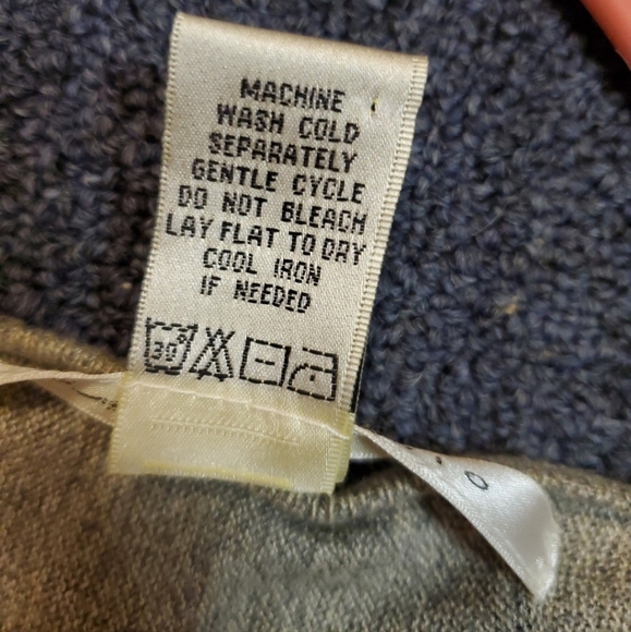 NWT MAX STUDIO Long Sleeved Gray Womens Sweater - Picture 6 of 6